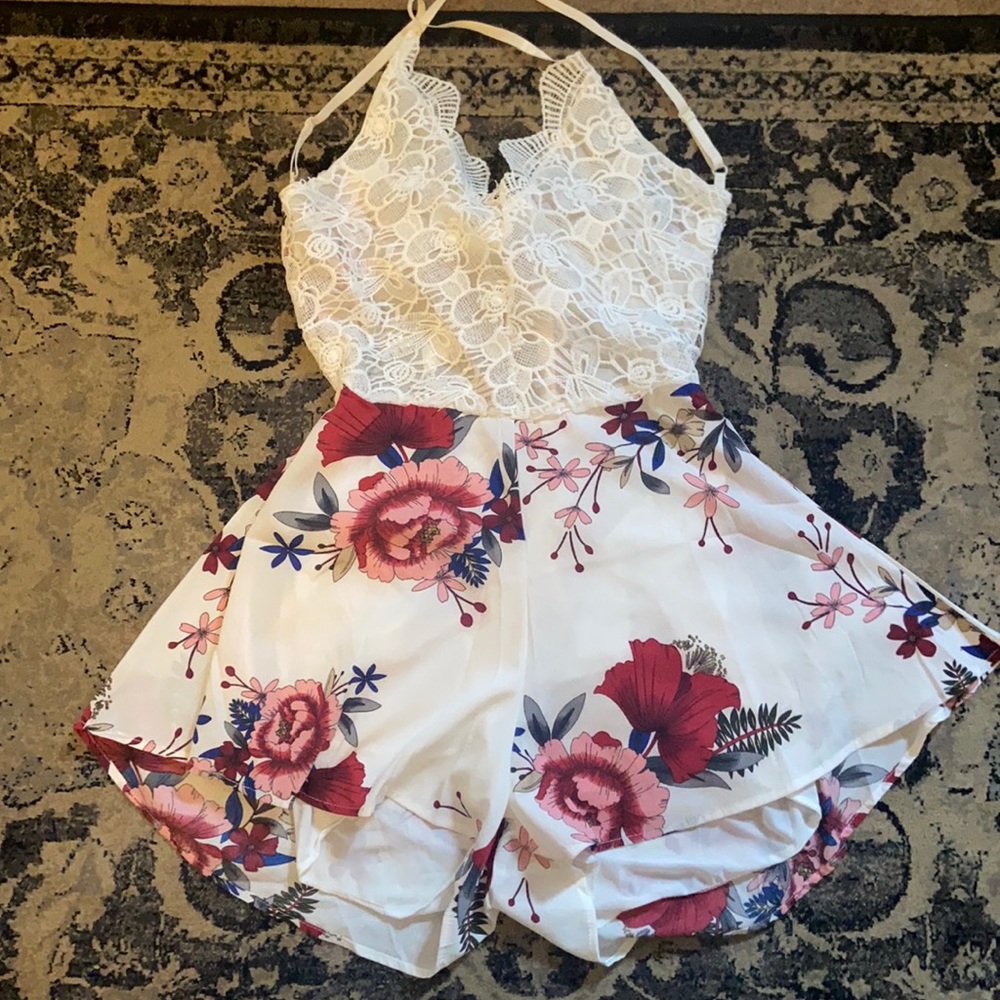 Cute floral romper!!